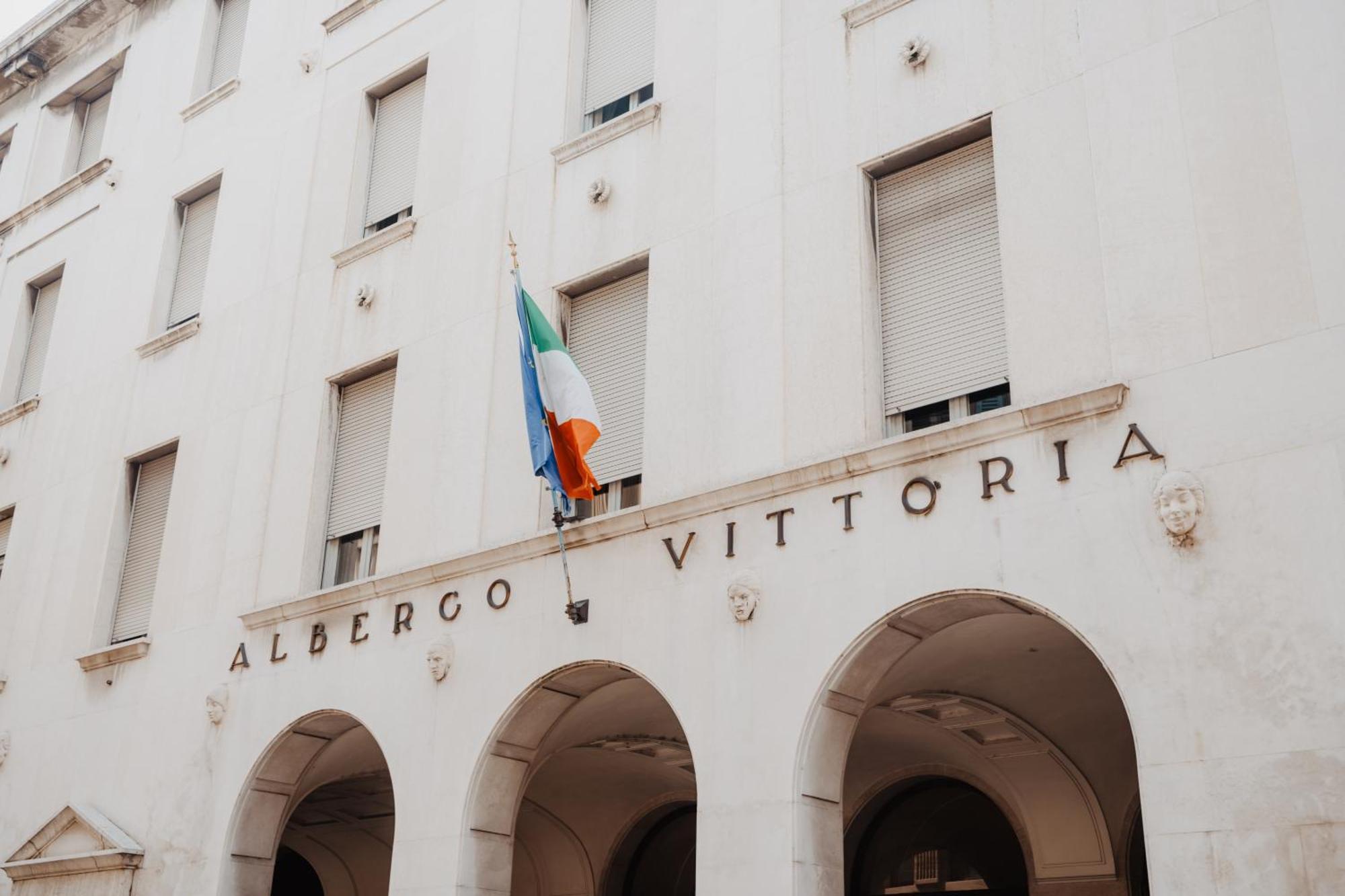 Hotel Vittoria Brescia megye Kültér fotó